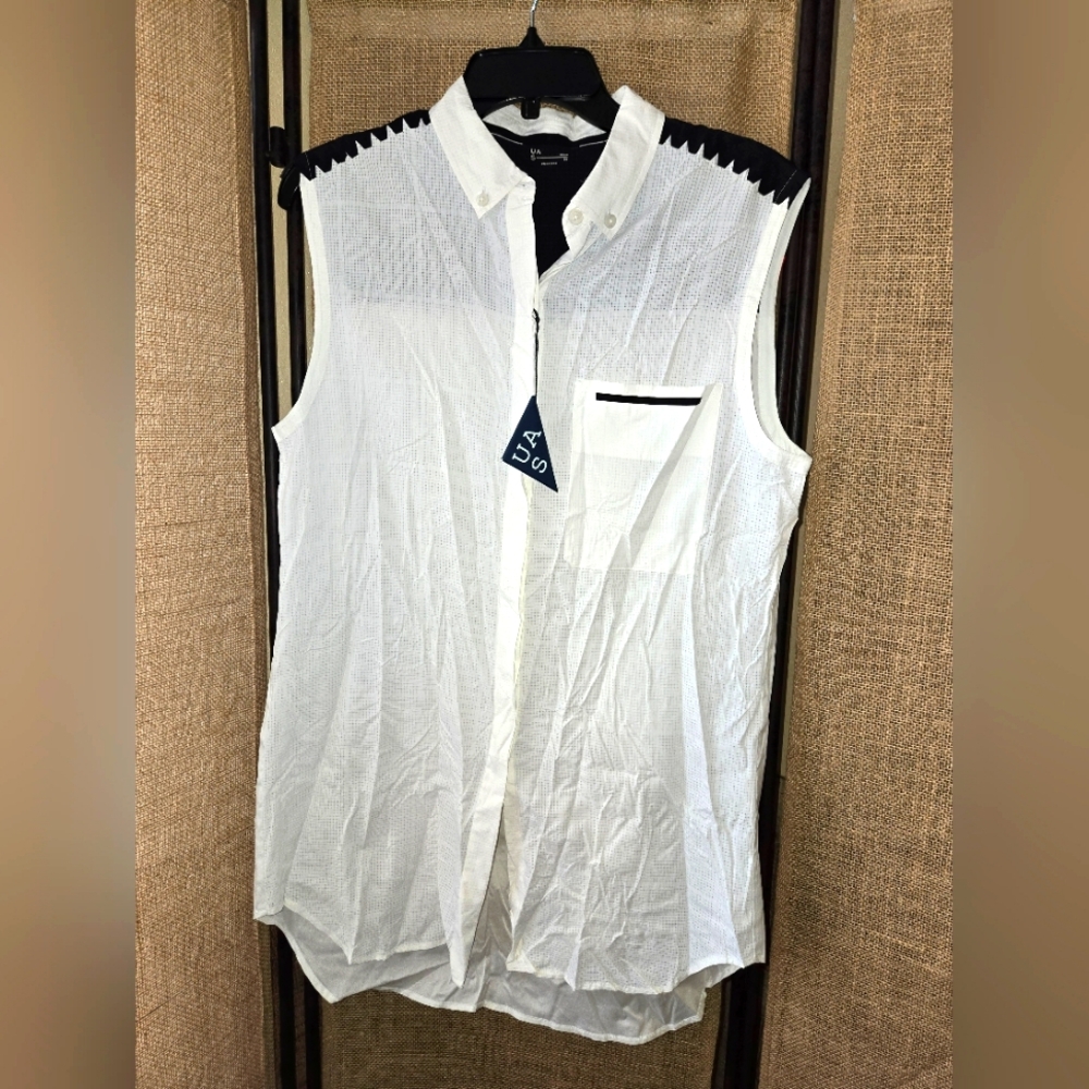 NWT Women's Under Armour Sleeveless Button Up Top Size Medium